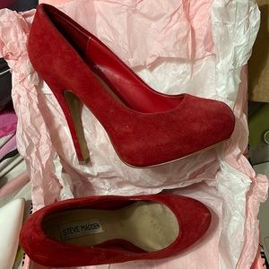 Steve Madden Red Pumps size 6, lightly worn, suede texture, 4 inch heel